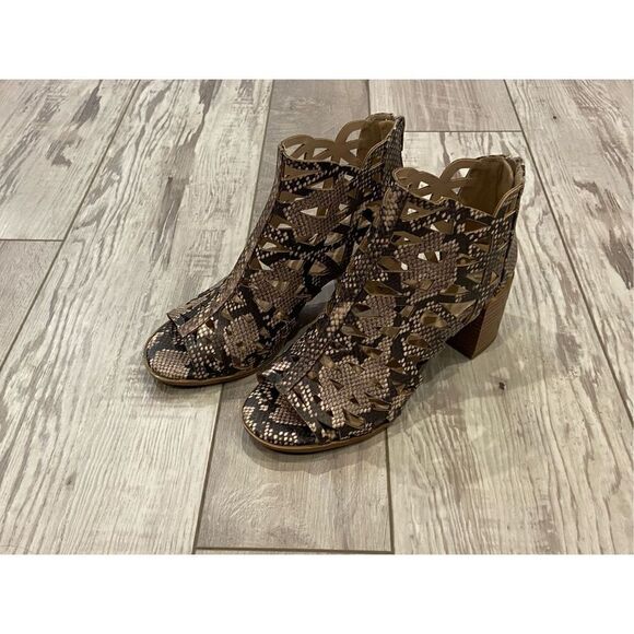 Fergalicious snakeskin ankle boots/booties size 7 1/2 - Picture 1 of 12